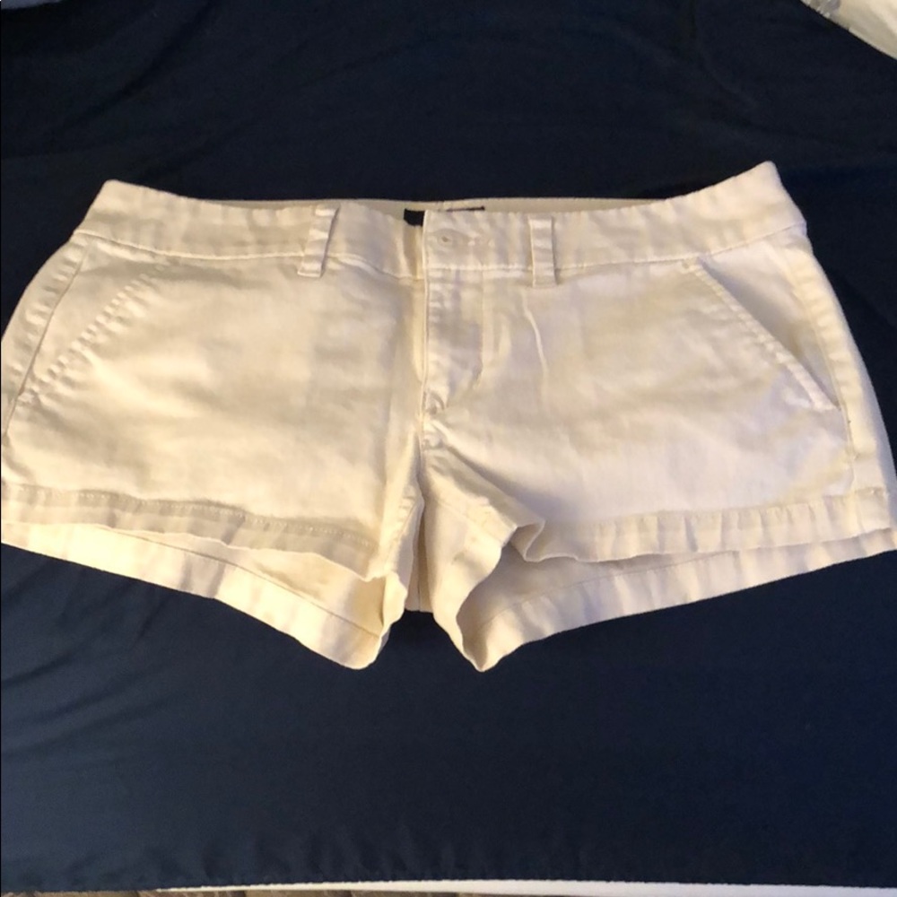 Shortie American Eagle khaki shorts!